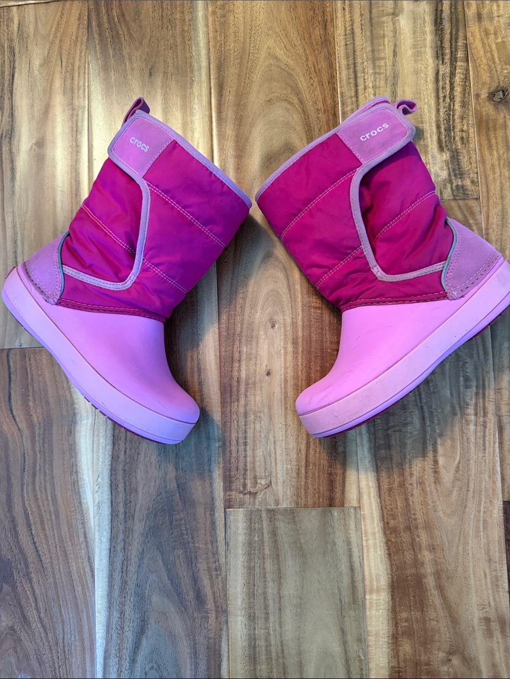 Crocs lodgepoint snow boot in candy pink in size 12